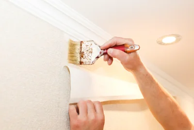 Pose de papier peint à Mesnils-sur-Iton — revêtements muraux et toiles de verre